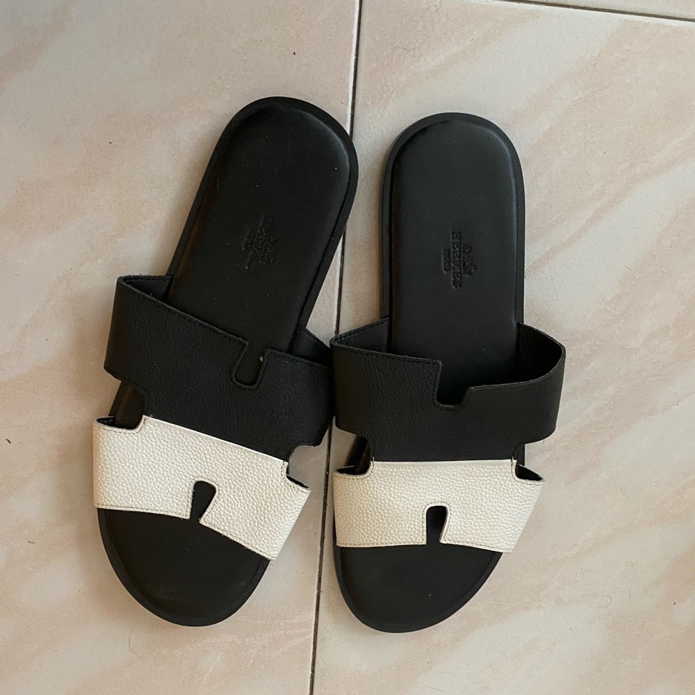 Men fashionable slippers